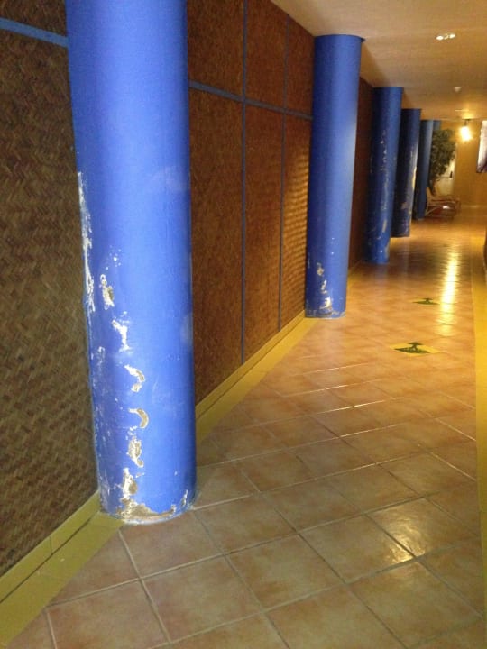 Kaputte Säulen in den einzelnen Stockwerken Club Hotel Drago Park