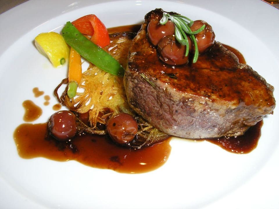 Ein schönes Steak im Restaurant des Intercontinental Resorts Kempinski Hotel Berchtesgaden