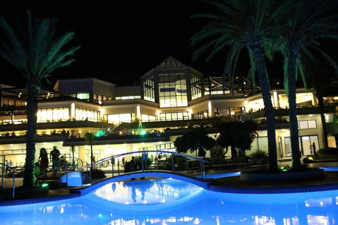 Pool mit Hotelfront Rodos Princess Beach Hotel & Spa