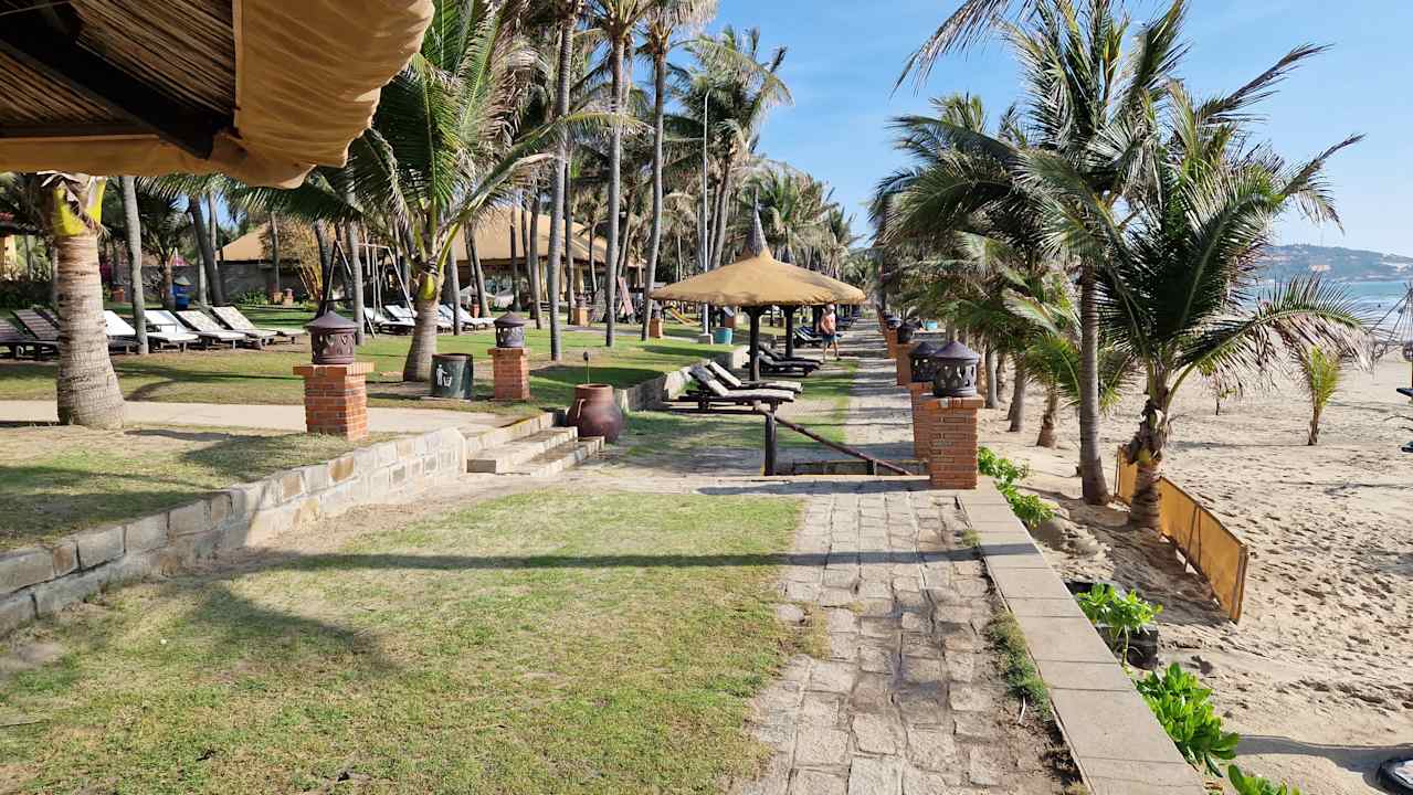 Strand Pandanus Resort