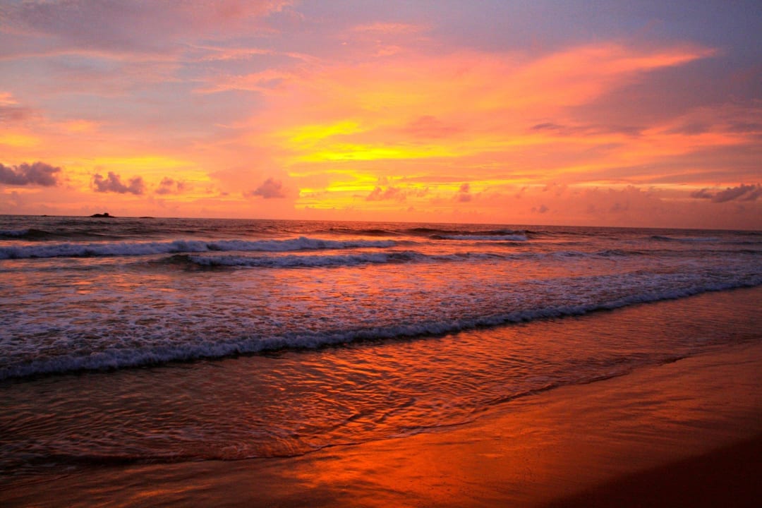 Strand + Sonnenuntergang EKHO Surf