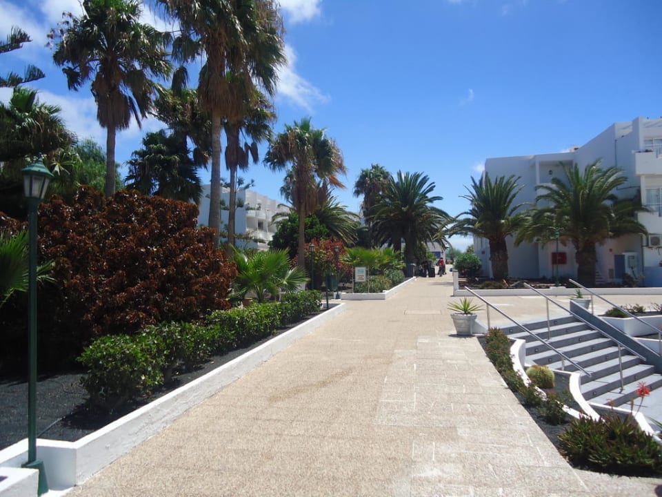 Weg in der Hotelanlage Sentido Aequora Lanzarote Suite