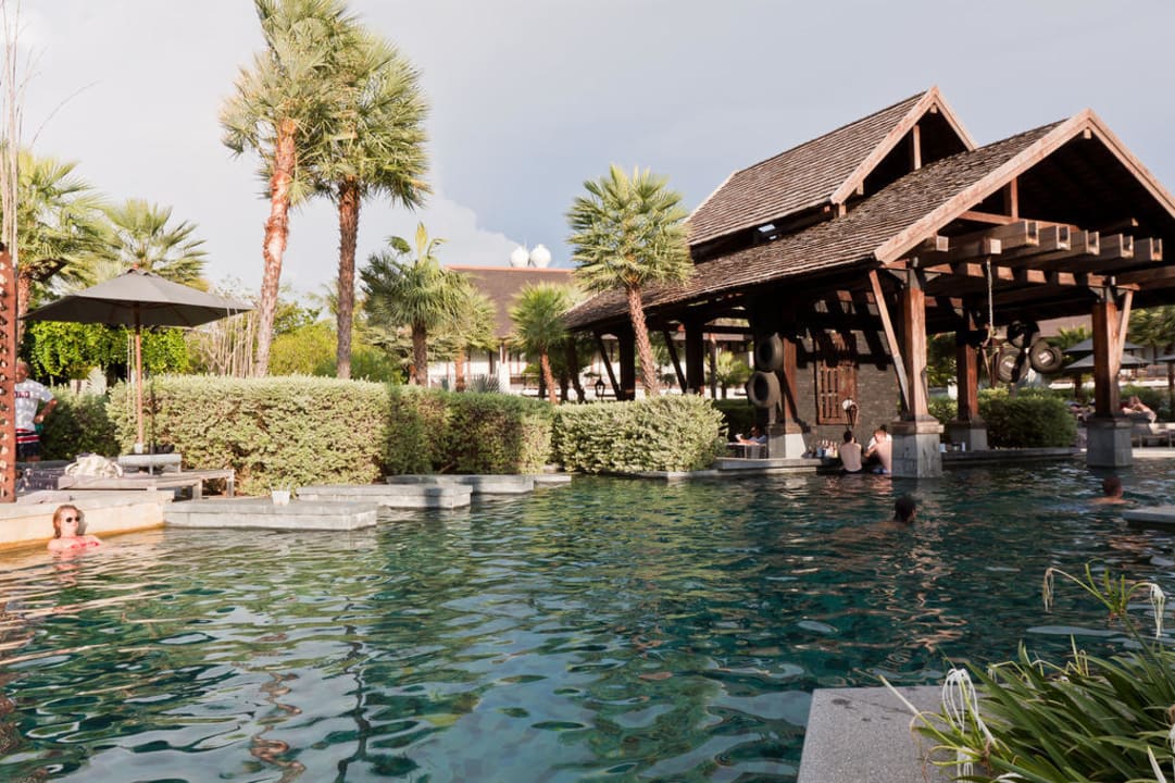 Pool No.3 ab 16J mit Poolbar The Slate