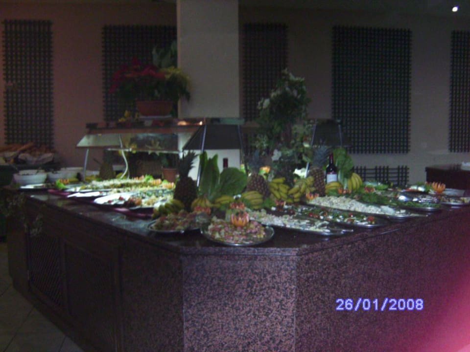 Angemachte, vielfältige Salate abends allsun Hotel Esplendido