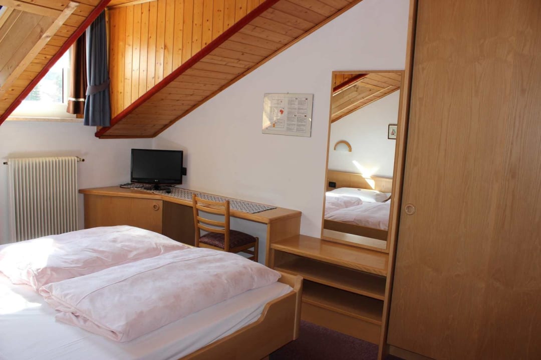 Camera Tirolese con il rustico abbaino Hotel Rosalpina