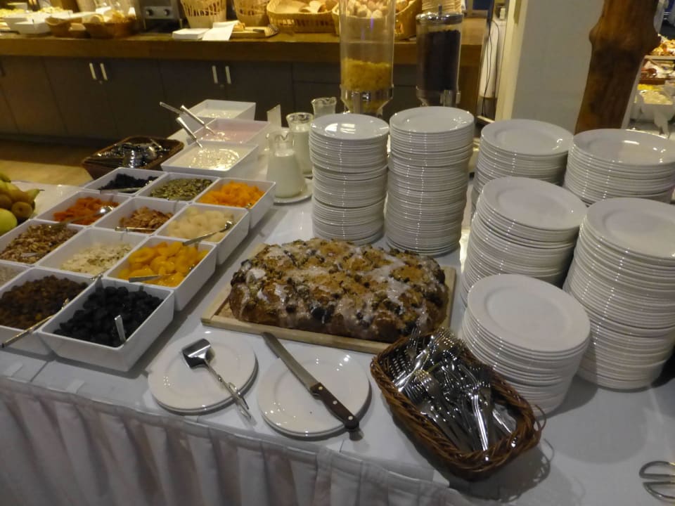 Frühstücksbüffet immer frischer Kuchen dabei Marine Hotel by Zdrojowa