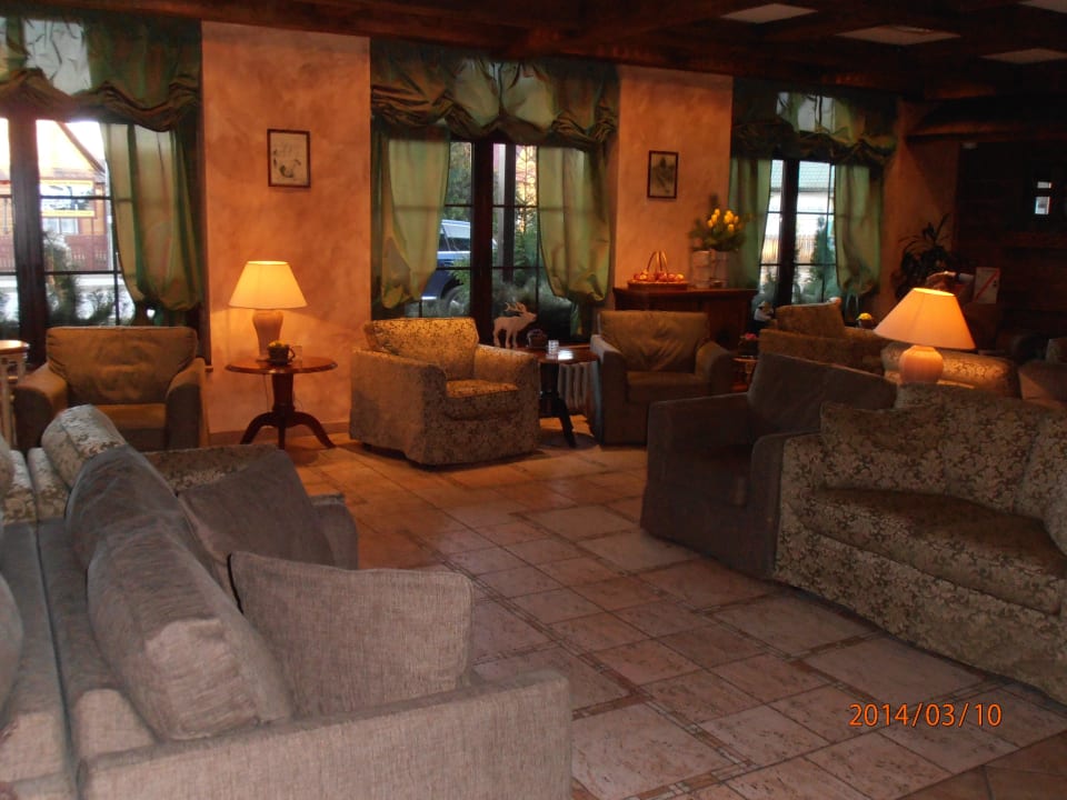 Przed recepcją Hotel Żubrówka Białowieża