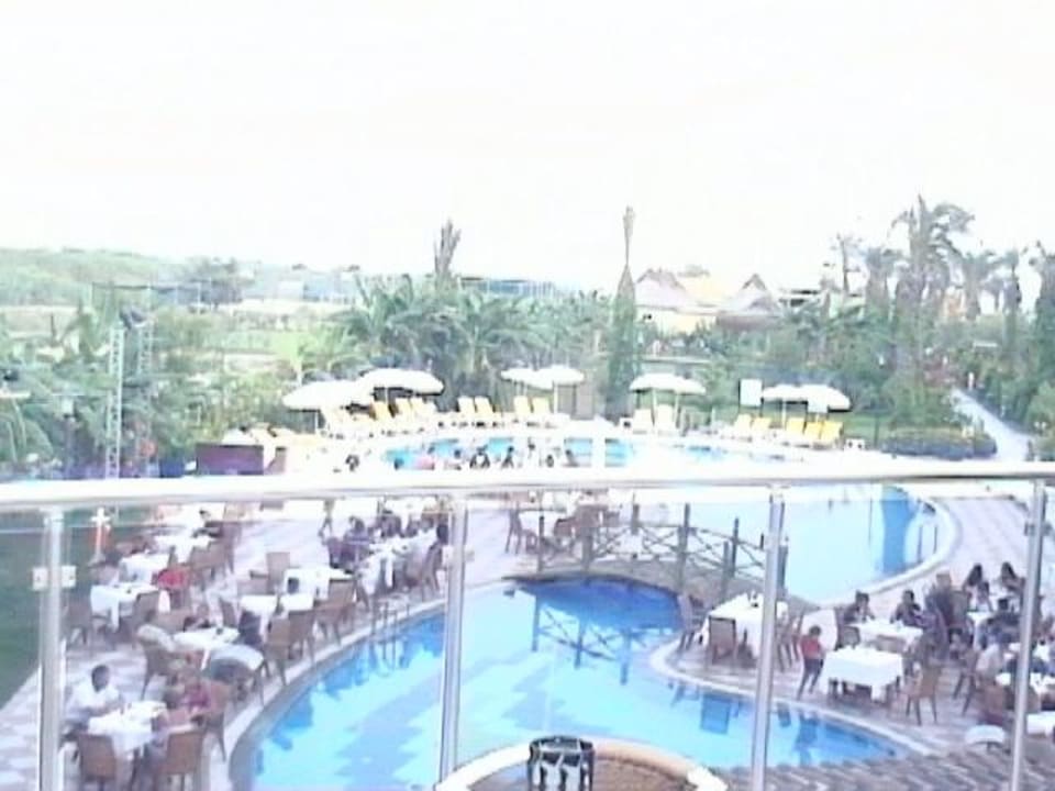 Blick auf den Ruhepool Belek Beach Resort Hotel