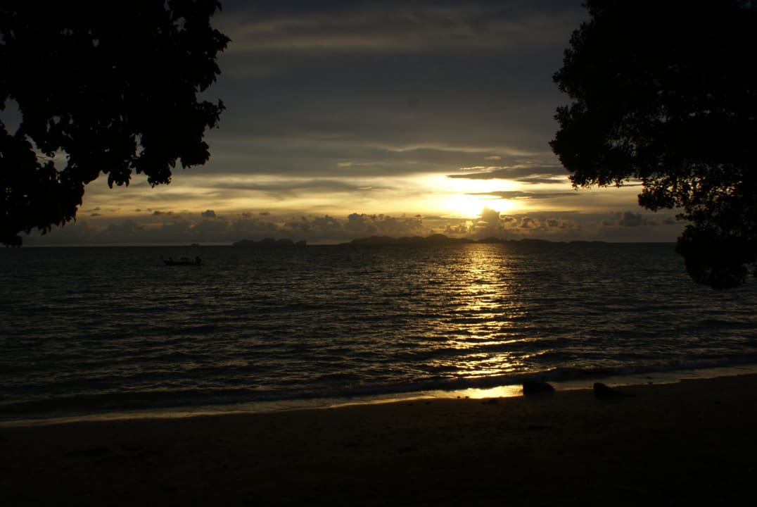 Sun set Koh Jum Ocean Beach Resort
