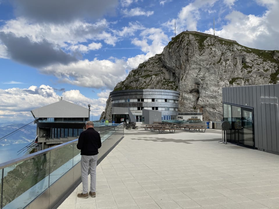 Außenansicht Hotel Pilatus-Kulm