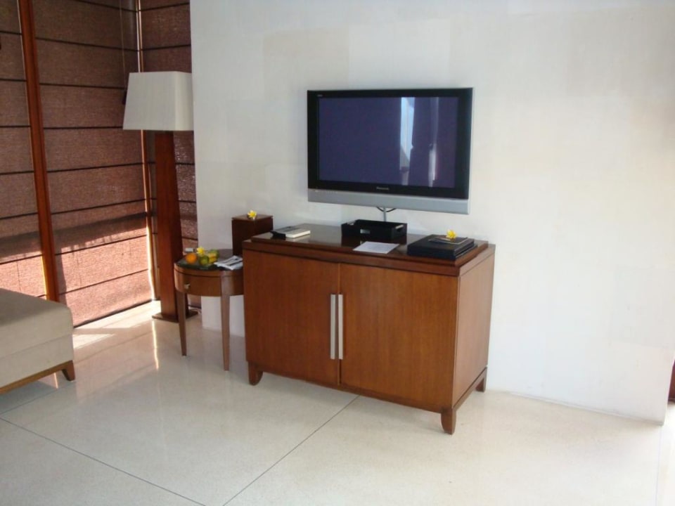 TV / Minibar The Kayana Seminyak