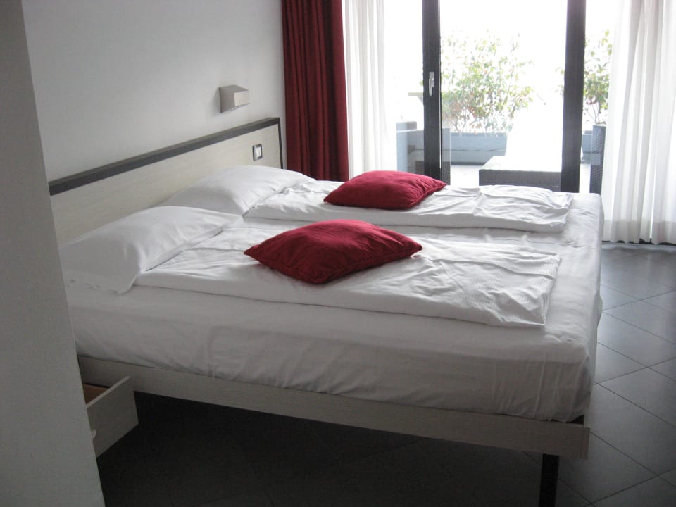 Blick ins Zimmer zur Terrasse Hotel Agritur Acetaia Gourmet & Relax