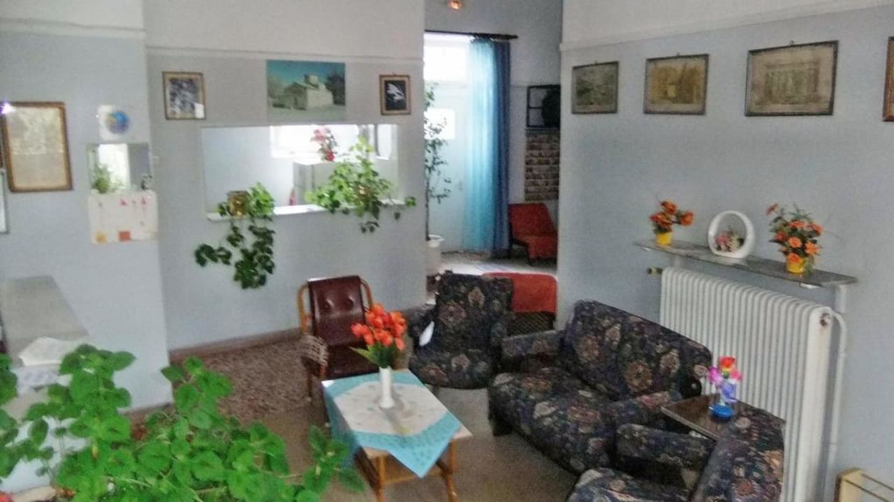 Der Eingangsraum mit Rezeption Hotel Ta Nemea