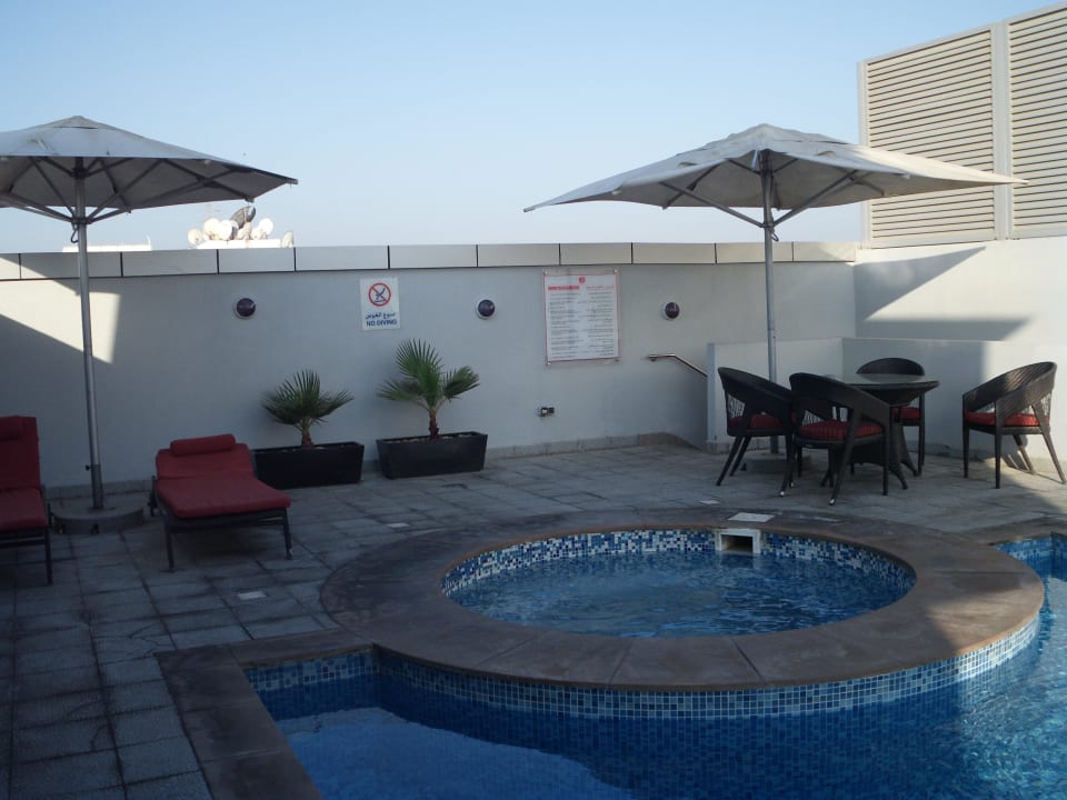 Pool Ramada By Wyndham Dubai Deira