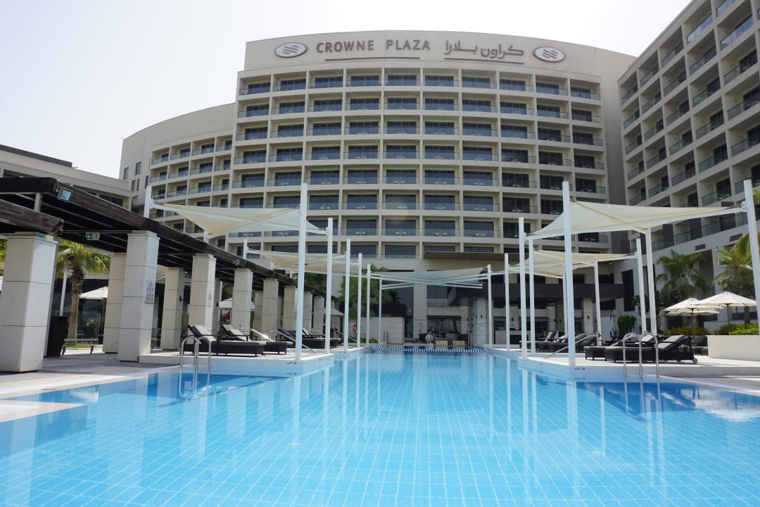 Pool Crowne Plaza Hotel Yas Island