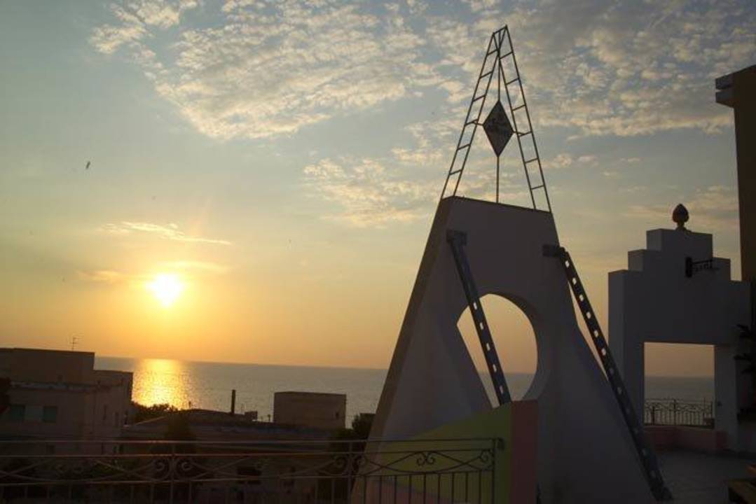 Terrazzo panoramico  con Jacuzzi idromassaggio. La Casa degli Artisti B&B