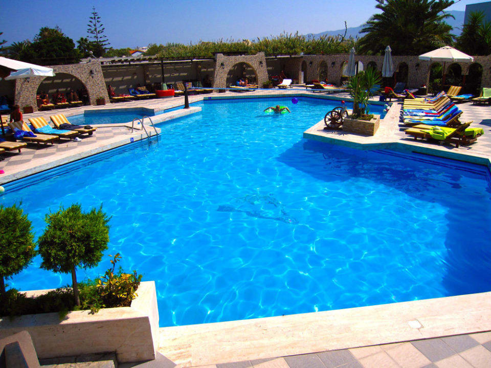 Poolanlage Perfekt! Gaia Garden Hotel