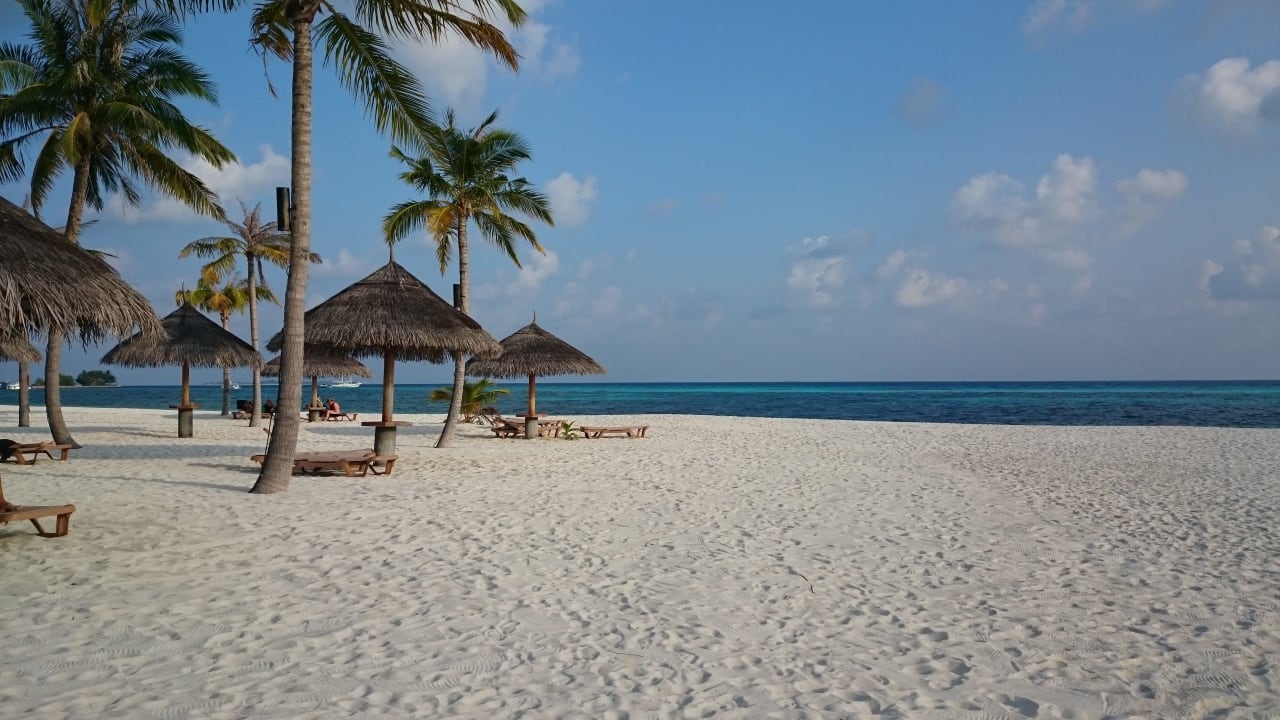 Der Strand im Sangu-Bereich Kuredu Island Resort & Spa