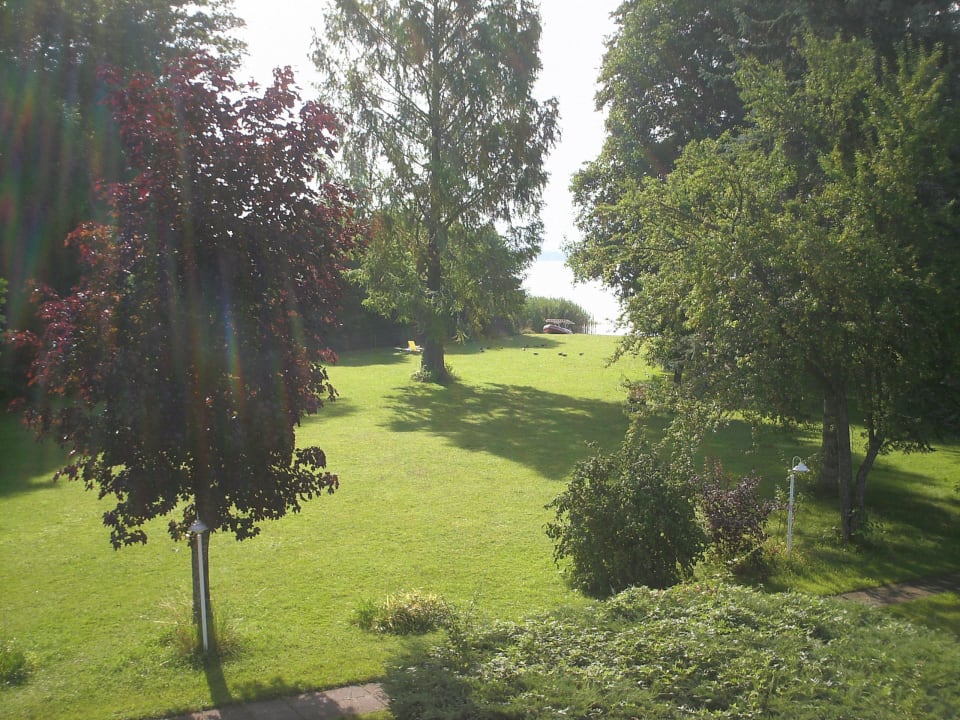 Ausblick vom Zimmer auf die Liegewiese Strandpension Adametz