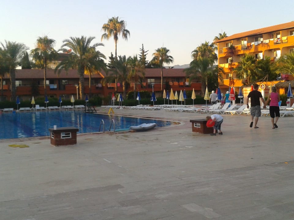 Pool Club Turtas Beach Hotel