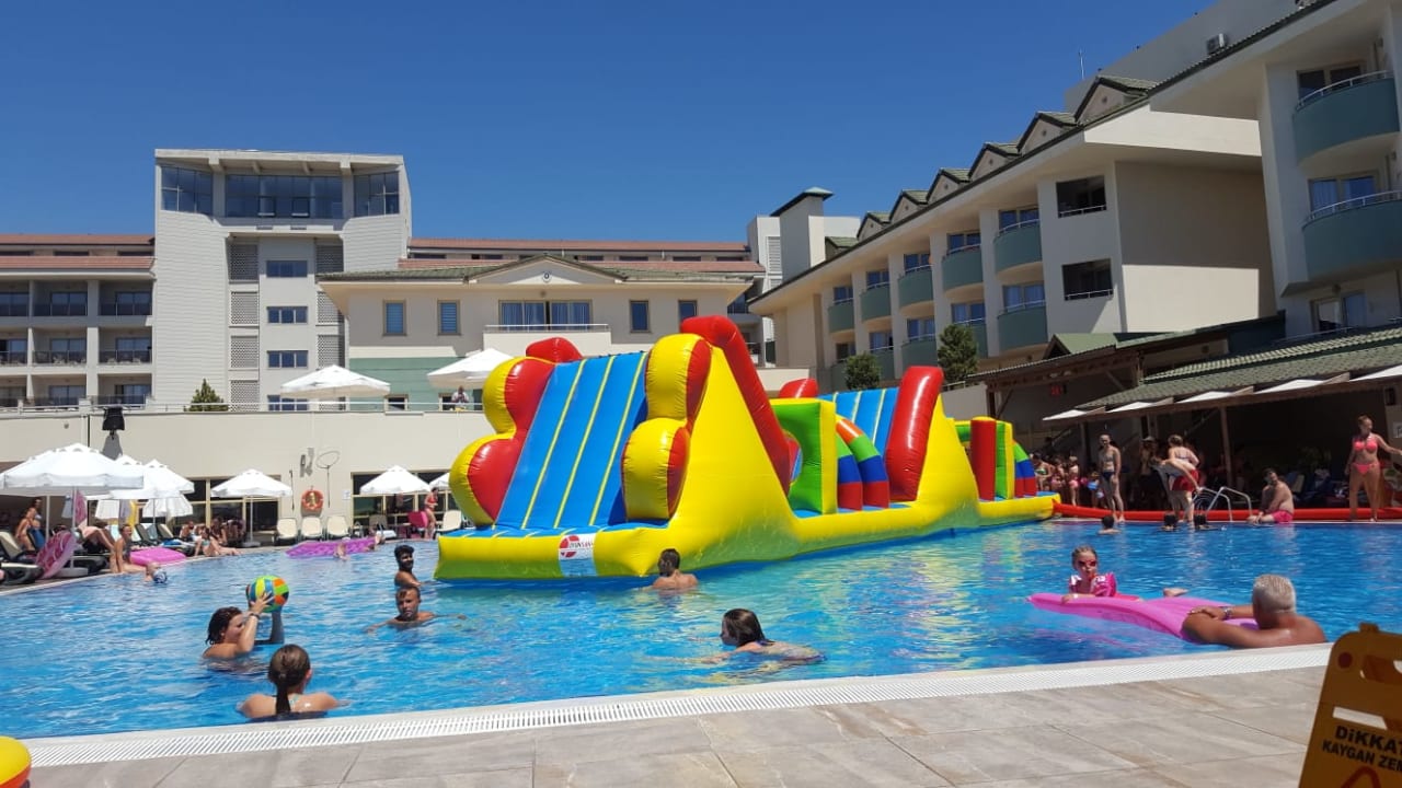 Pool Side Breeze Hotel