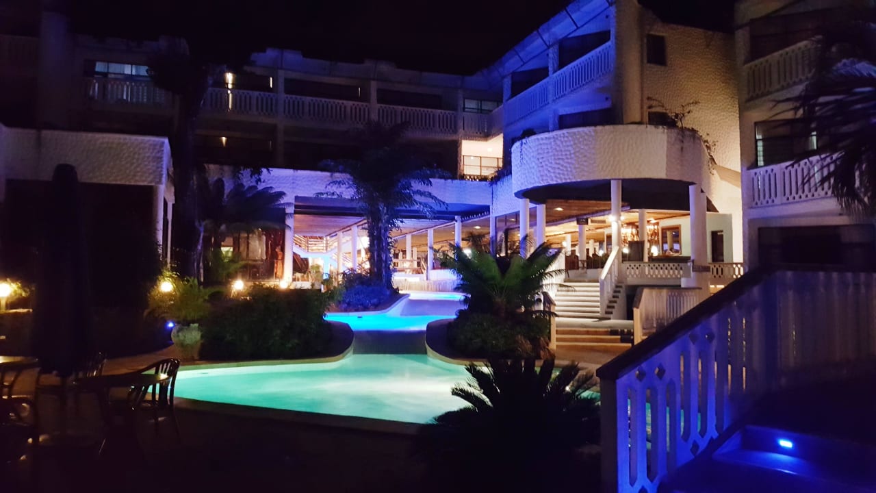 Poolanlage im Beach Hotel Hotel Traveller's Club