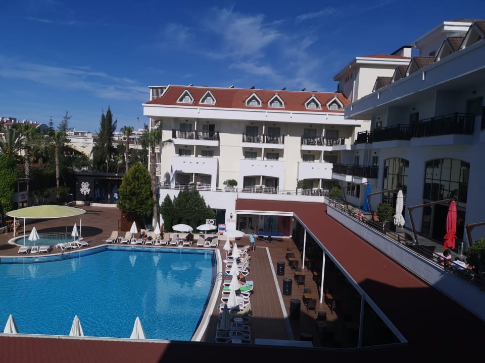 Pool Side Aquamarin Resort & Spa