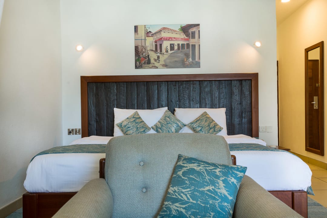 Zimmer Travellers Beach Hotel & Club