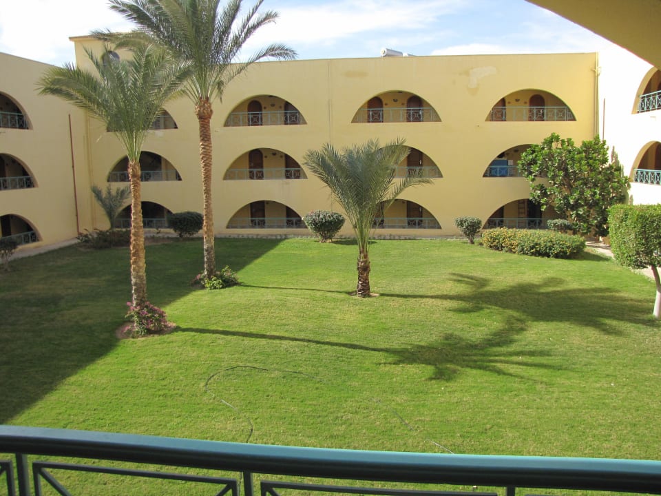 Innenhof eines Zimmerblocks Desert Rose