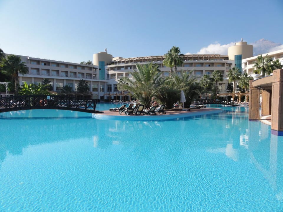 Hotel mit Blick auf den Pool Rixos Premium Tekirova