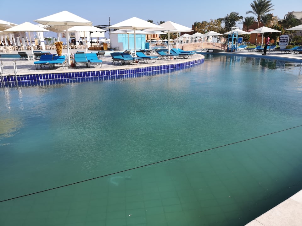 Pool Akassia Swiss Resort