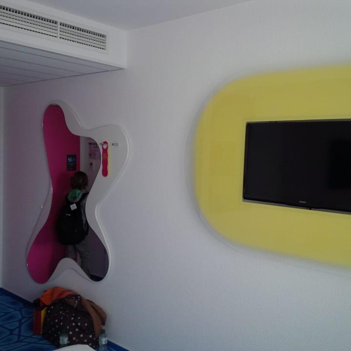 Garderobe & Fernseher Prize by Radisson, Hamburg City