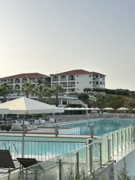 Außenansicht Akrathos Beach Hotel