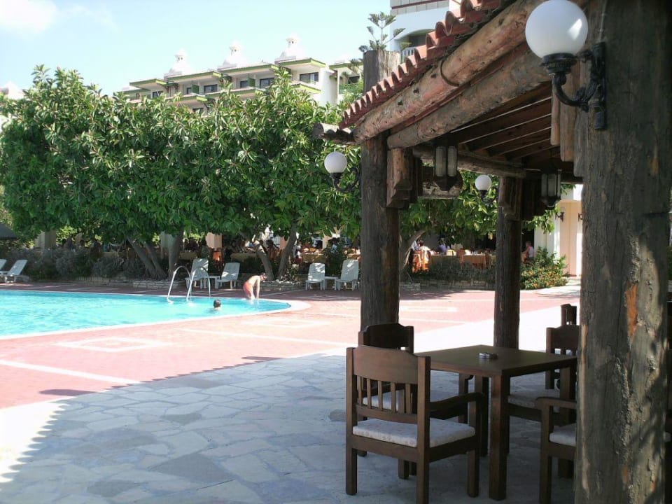 Poolbar mit Ausblick zum Restaurant Hotel Defne Ana