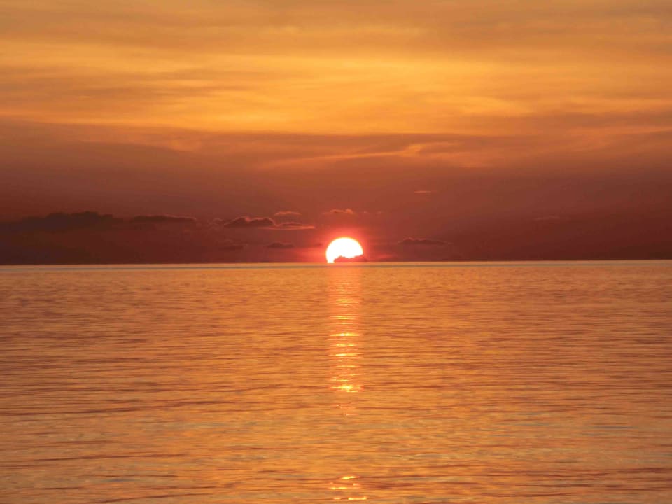 Sonnenuntergang vom JWB aus gesehen Veligandu Maldives Resort Island