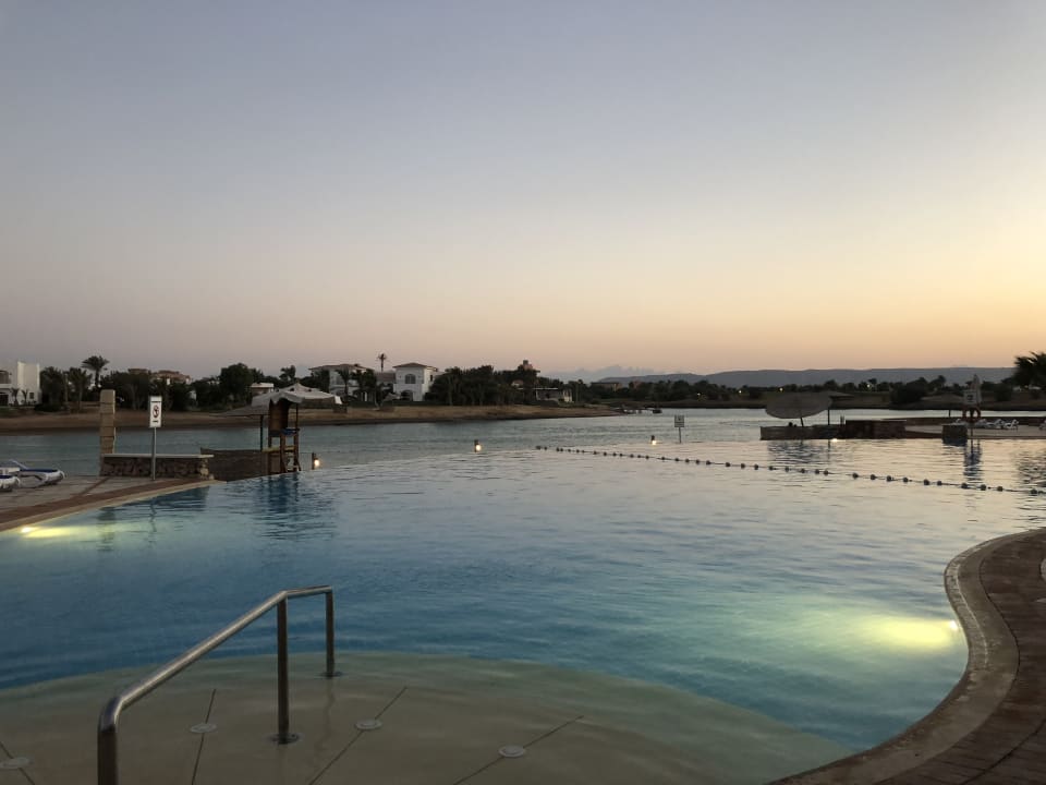 Pool Mövenpick Resort & Spa El Gouna