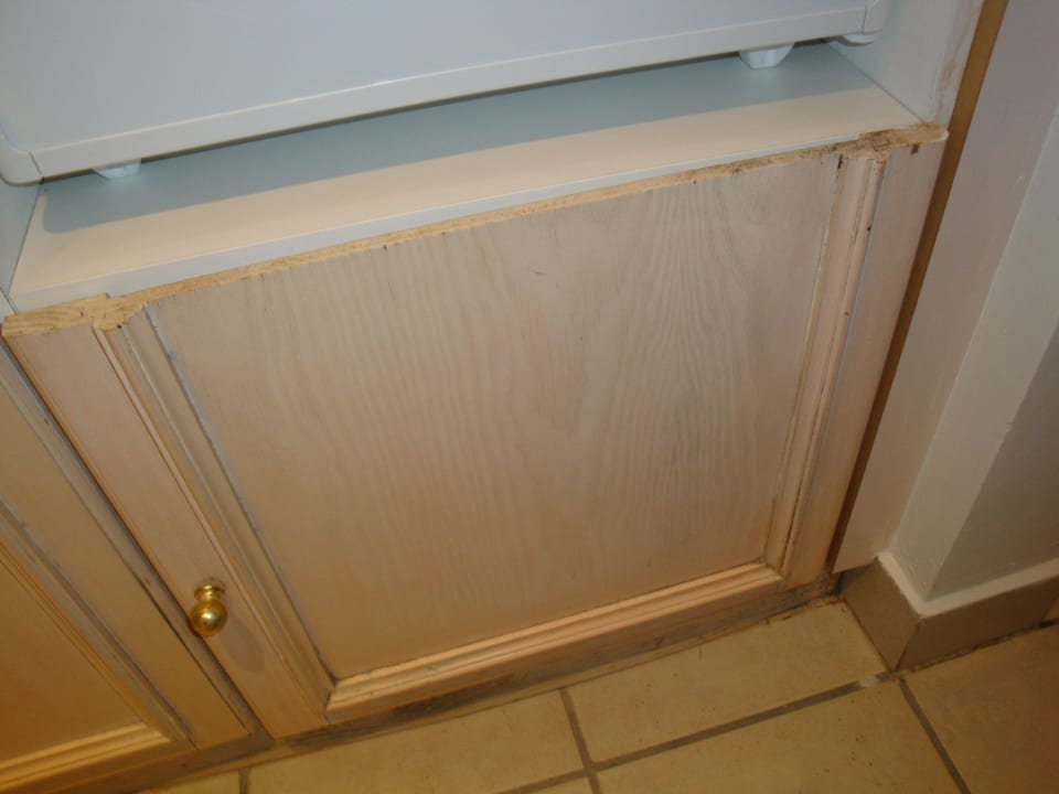 Schranktür unter dem Kühlschrank Mitsis Rodos Village