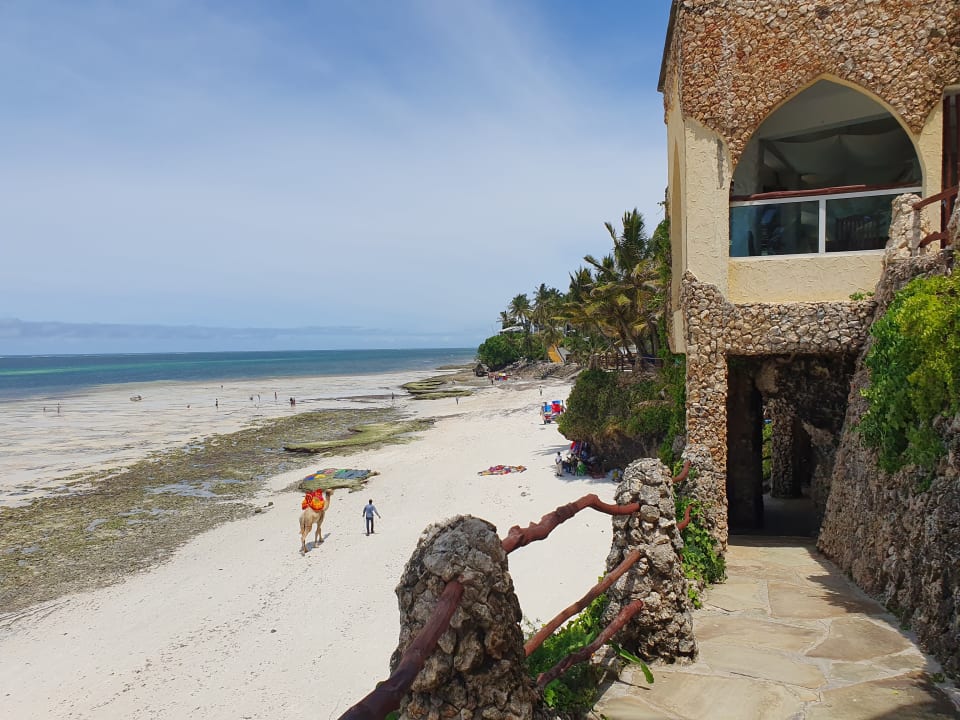 Strand Bahari Beach Hotel