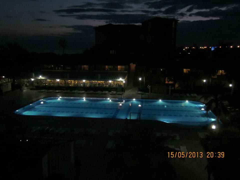 Бассейн ночью Club Turtas Beach Hotel