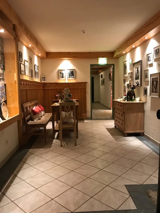 Unterirdischer Gang zwischen den Häusern Hotel Tirolerhof