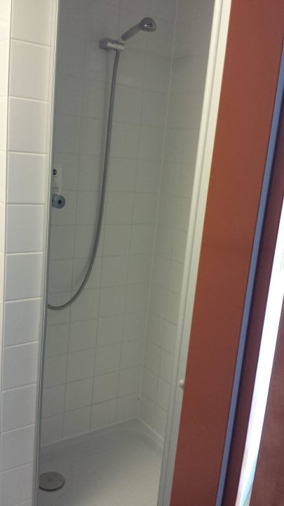 Badezimmer - Dusche B&B Hotel Baden Airpark