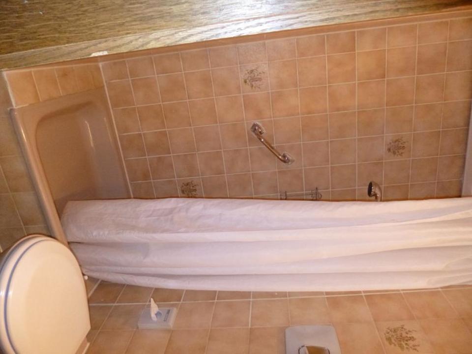 Unrenoviertes Zimmer im 2.OG Flair Hotel Vier Jahreszeiten