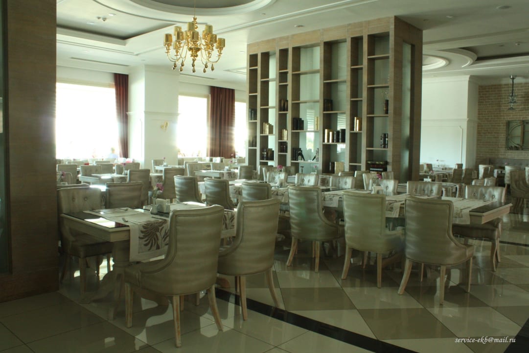 Ресторан Густо Hotel Delphin Imperial