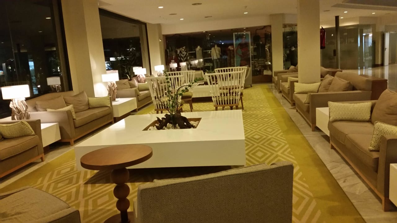 Viele Sitzmöglichkeitn Hotel Grand Teguise Playa