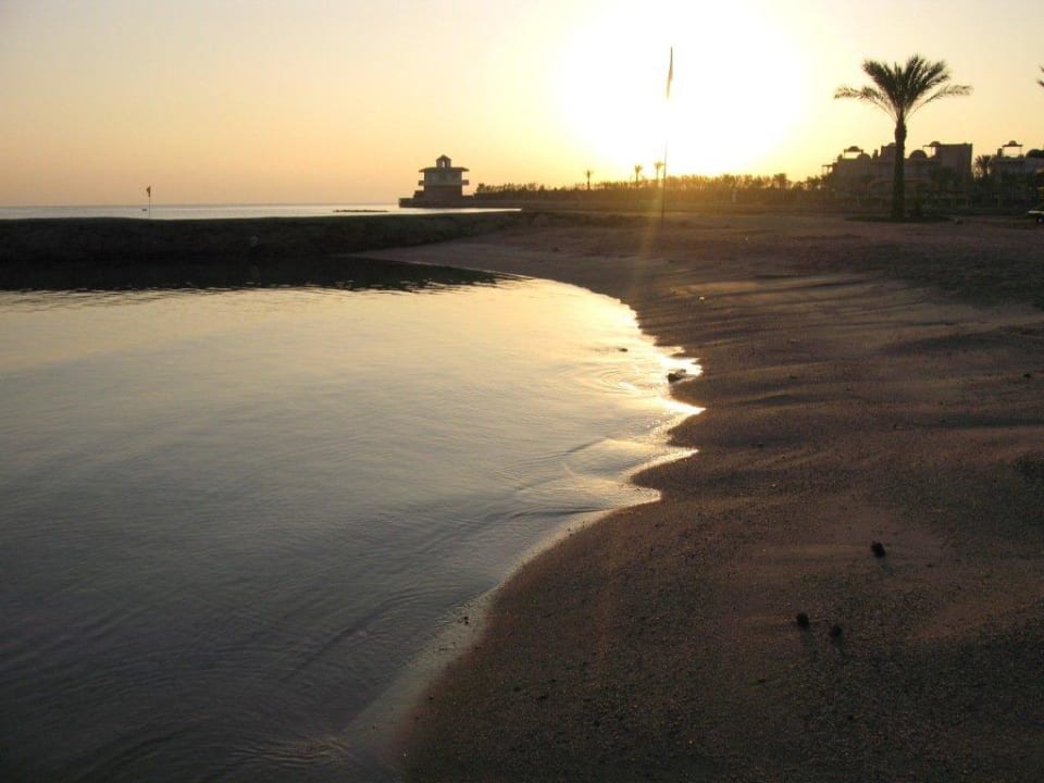 Пляж Desert Rose