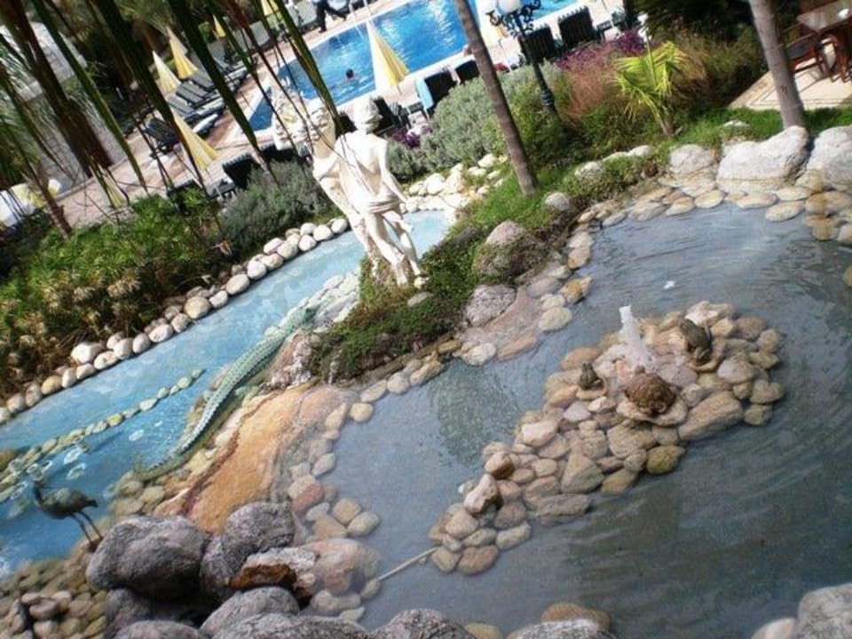 Blick von der ersten Etage auf den Pool Hotel Yetkin