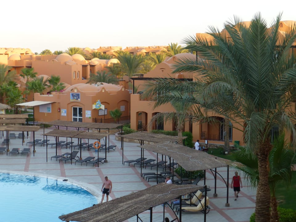 Blick auf den Pool Jaz Makadi Oasis Resort