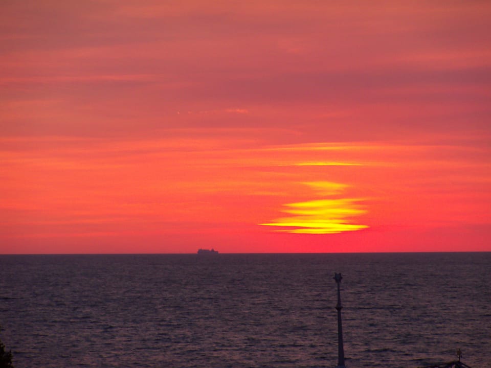 Meer und Sonne ( herlich ) Vom Zimmer aus  Hotel Aurora Family & SPA