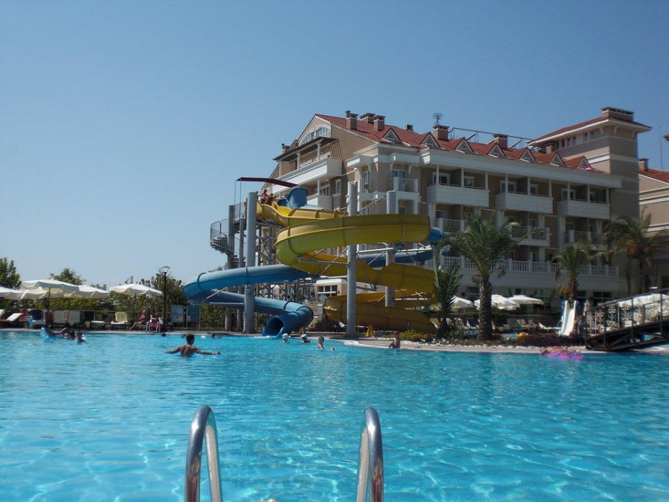 Ein Teil des Pools Hotel Turan Prince