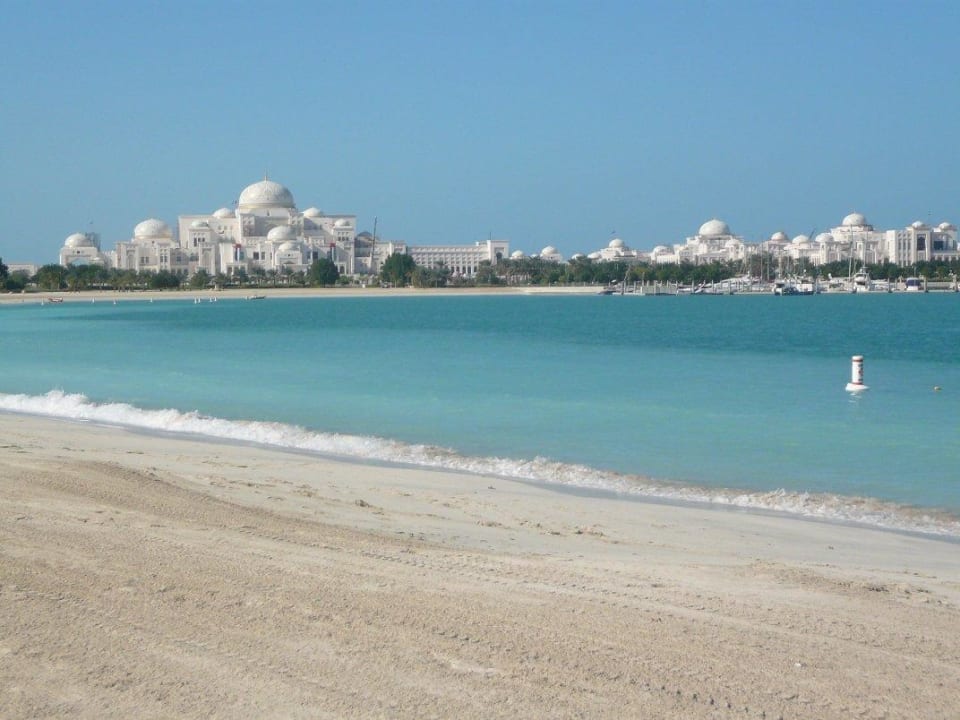 Blick auf den neuen Palast Emirates Palace Mandarin Oriental